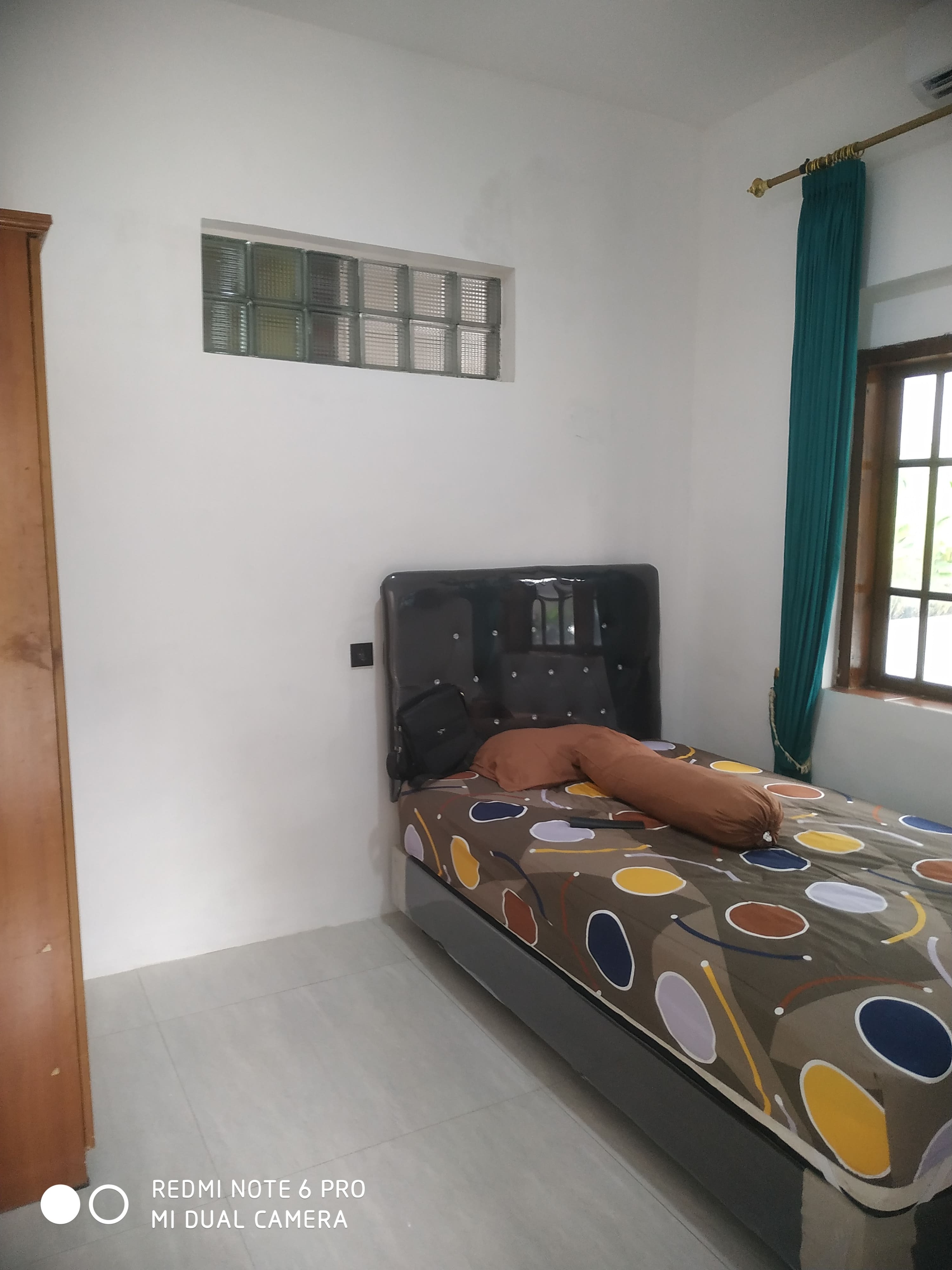 Kamar R5 Single Bed