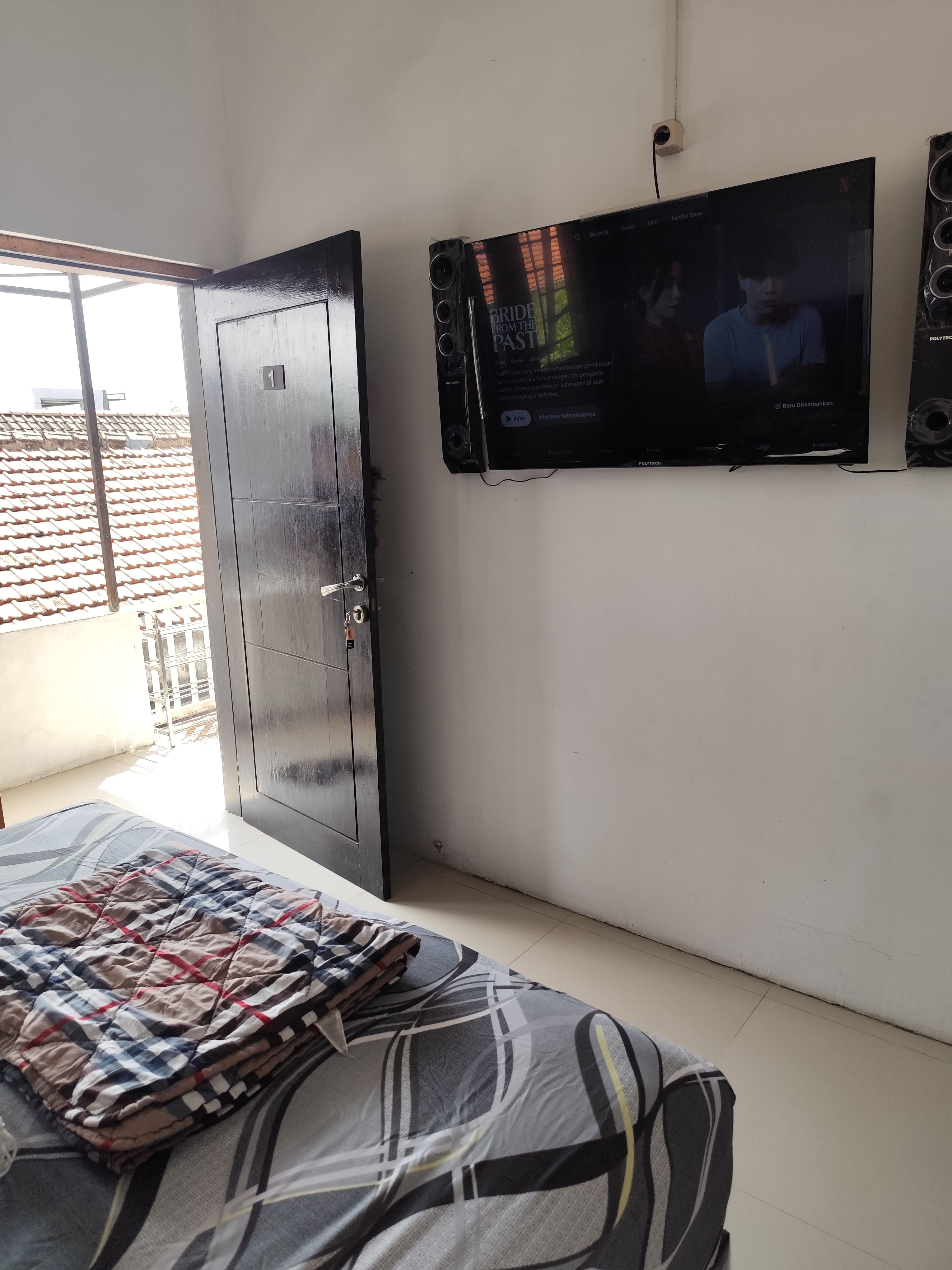 Kamar R-01 Queen Bed